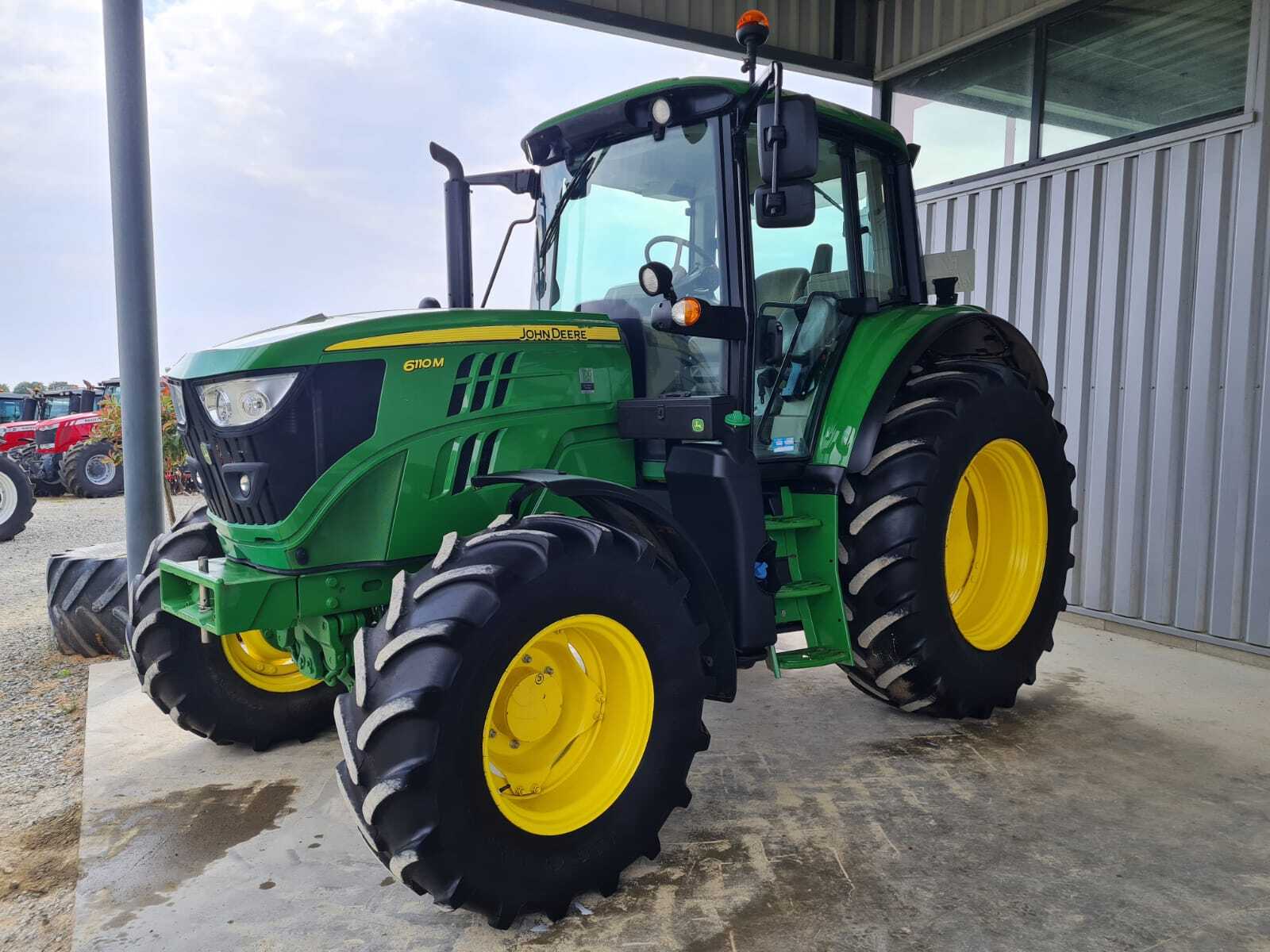 John Deere 6110m